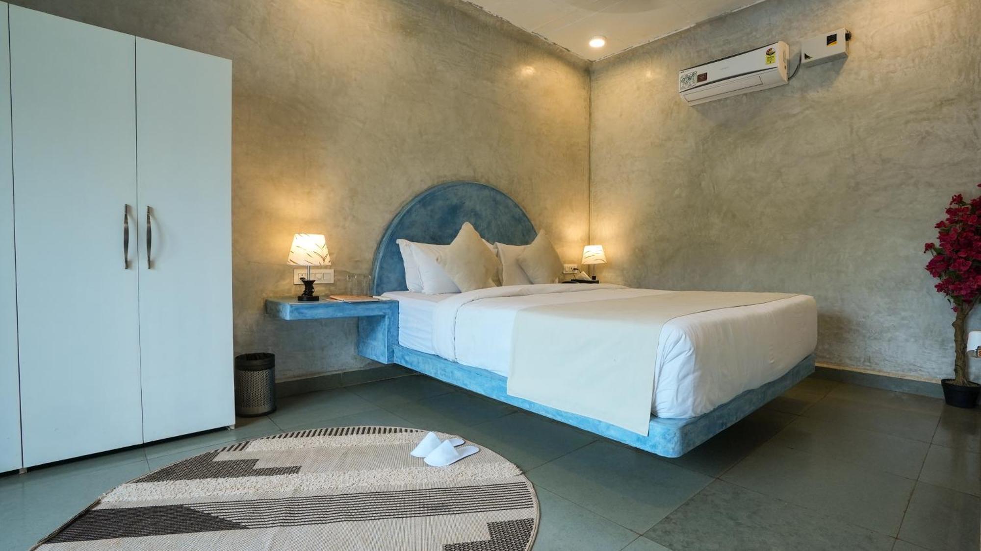Whiteflower Resort Morjim Ngoại thất bức ảnh