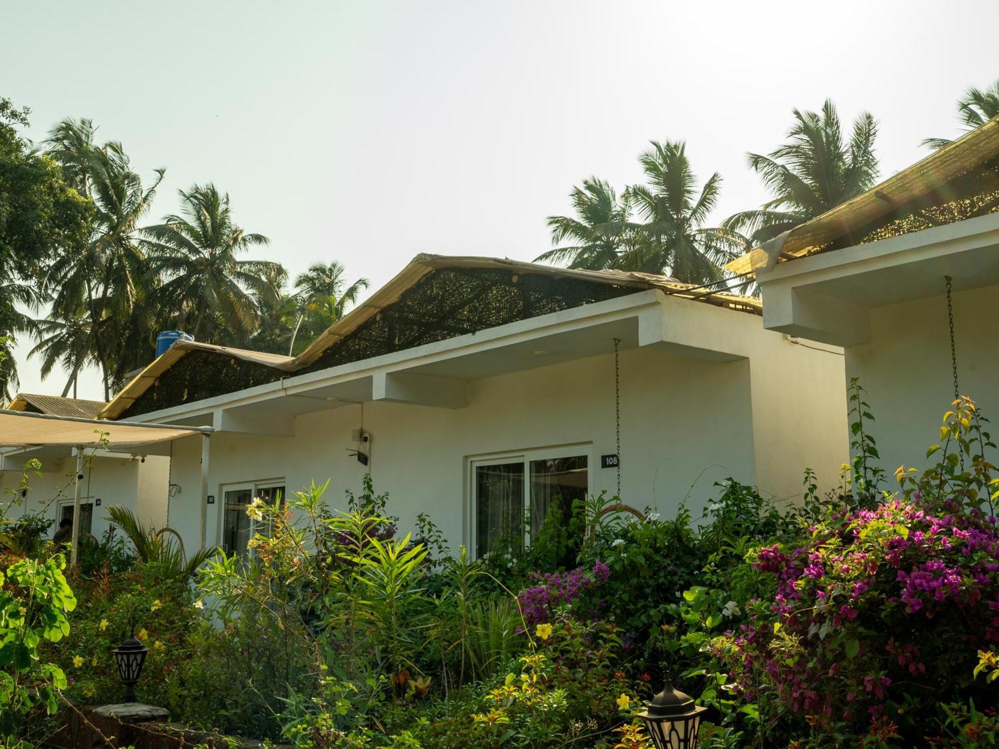 Whiteflower Resort Morjim Ngoại thất bức ảnh