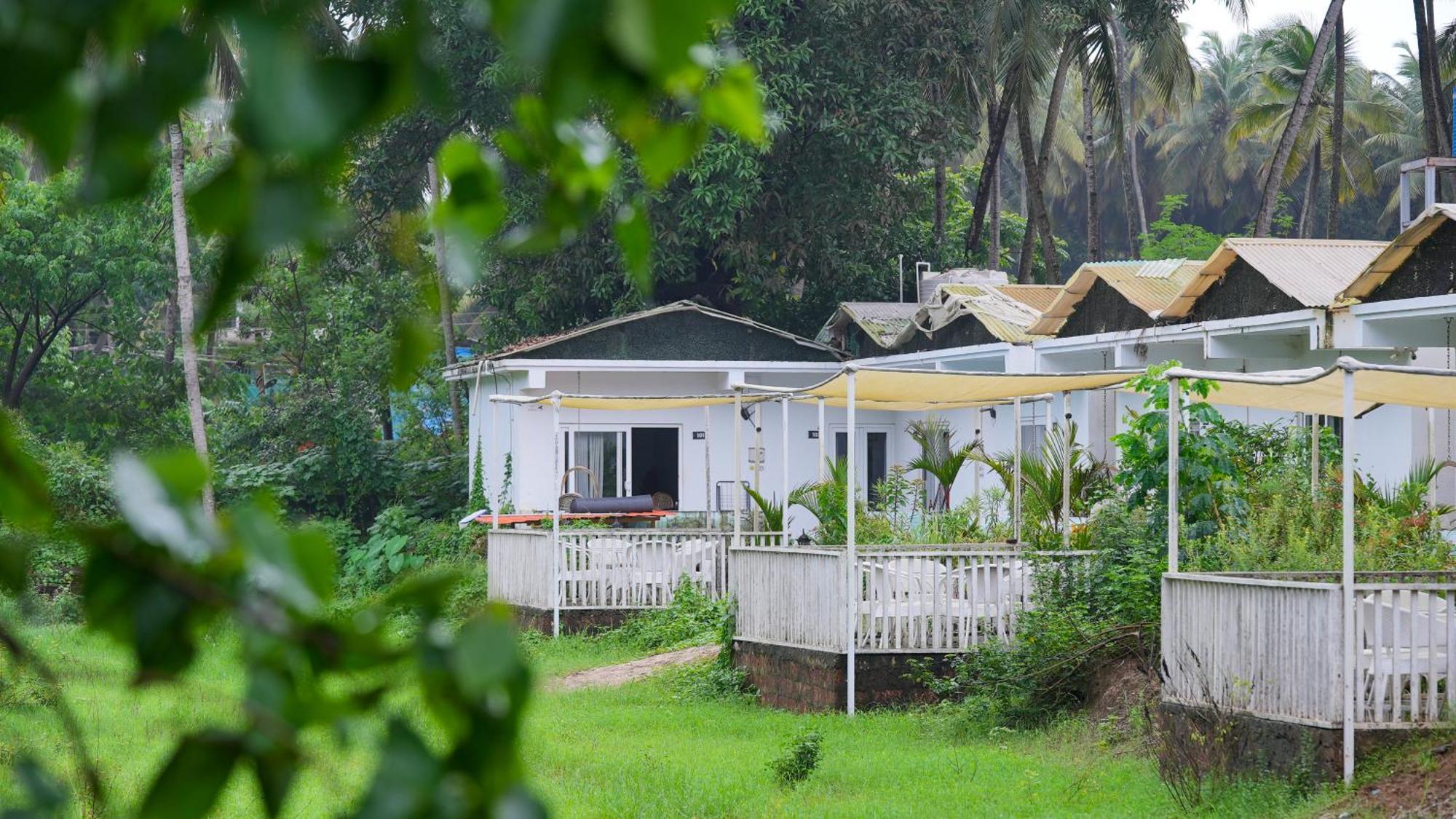 Whiteflower Resort Morjim Ngoại thất bức ảnh